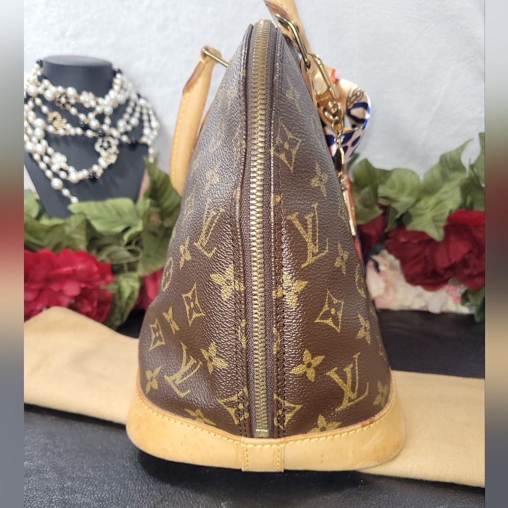 Louis Vuitton Monogram Alma with Dust Bag- Pristine Condition Authentic - Picture 9 of 17